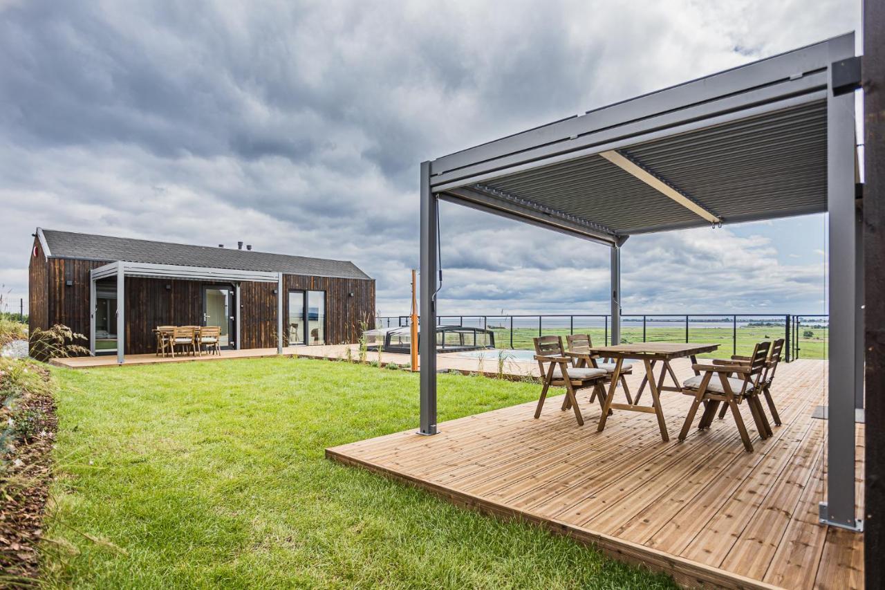 Nowe Domki Deluxe Z Widokiem Na Zatoke Z Basenem I Sauna Oslonino Exterior foto