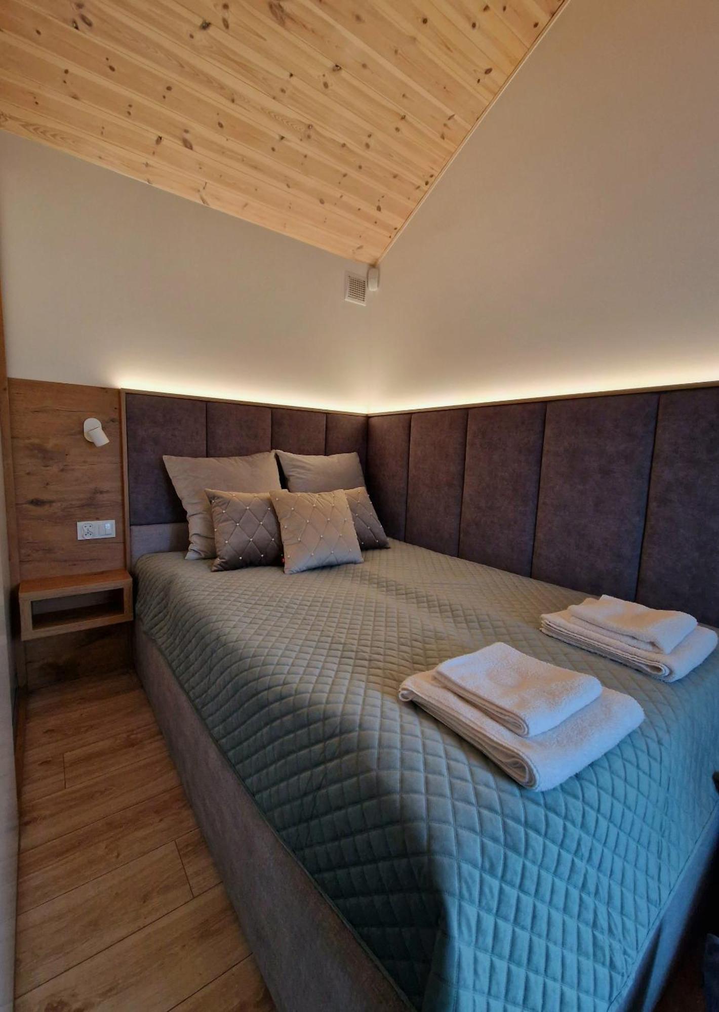 Nowe Domki Deluxe Z Widokiem Na Zatoke Z Basenem I Sauna Oslonino Exterior foto